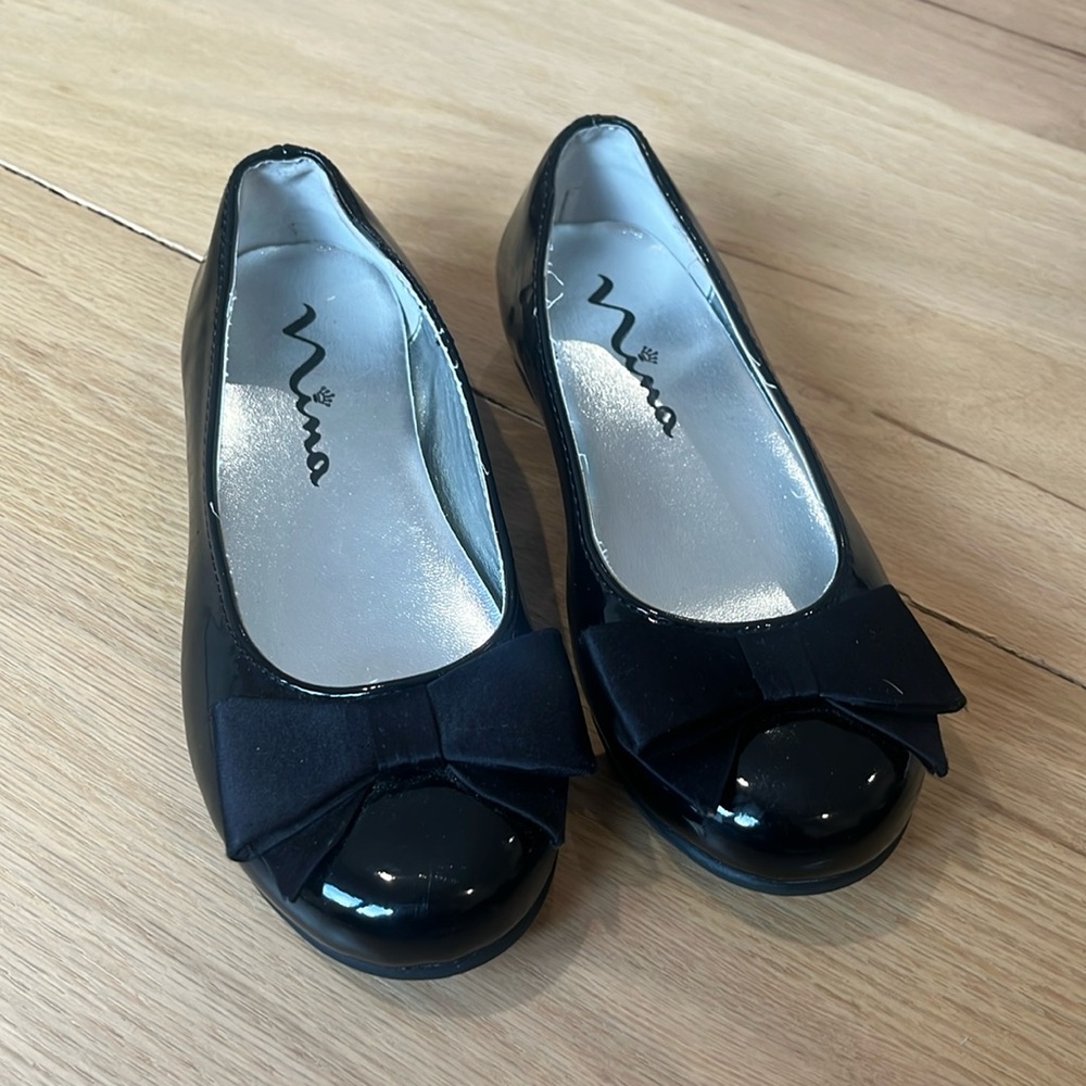 Like new NINA girls shoes 13